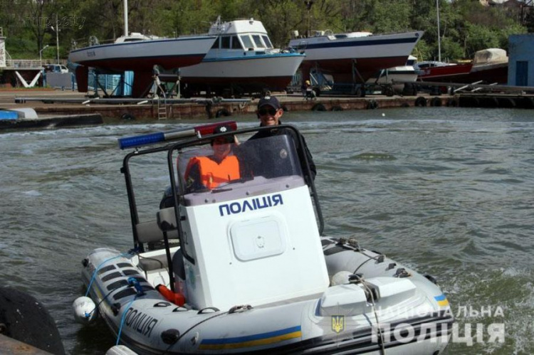 Водная полиция заступила на патрулирование побережья Мариуполя (ФОТО)