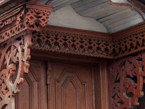 Эстетика старинных дверей Мариуполя