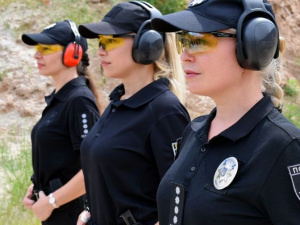 Сила та ніжність поліції Донеччини: сформована перша жіноча команда зі стрільби та силового спорту