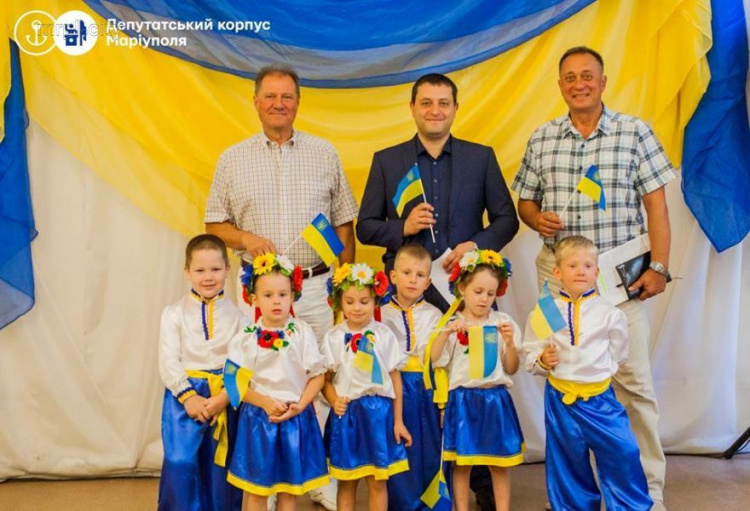 Гордимся Украиной и показываем пример молодежи