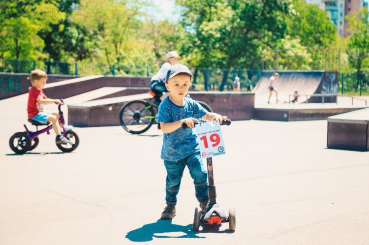 Дети на велосипедах вытесняют поколение «Чипсов и колы»