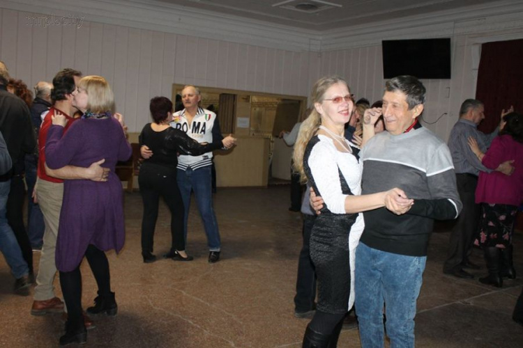 Танцу, как и любви, все возрасты покорны: о ретродискотеках в ДК «Молодежный»